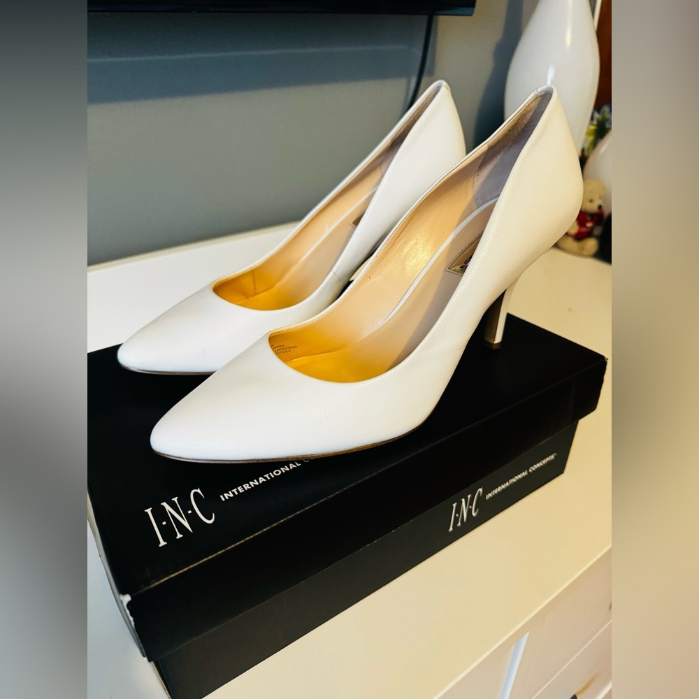 Inc International Concepts White stiletto Heels Pump Sz 10✨✨